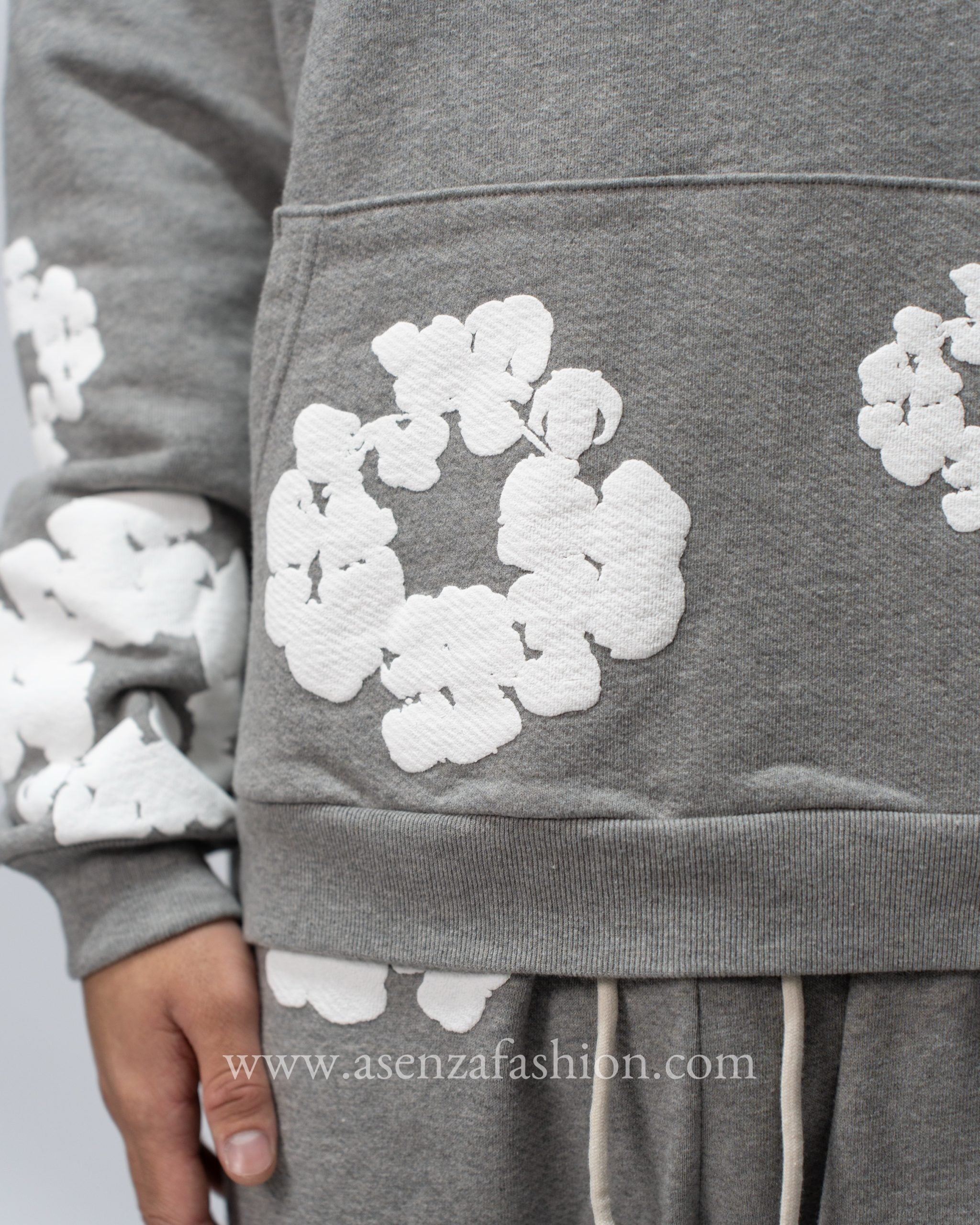 denim tears trainingspak
Grey